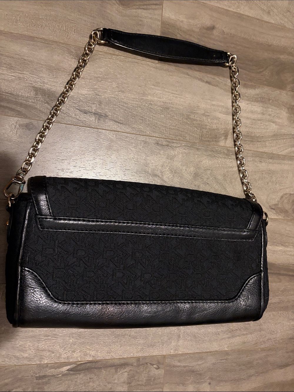 DKNY Black Chain-Handle Shoulder Bag with Turn-Lock Closure - Picture 3 of 9